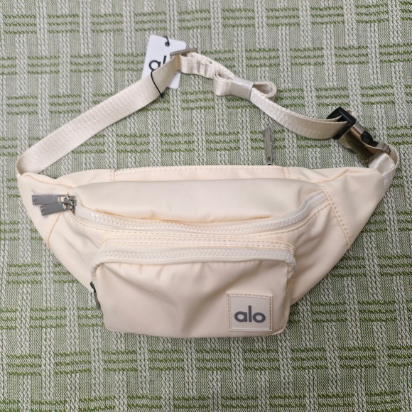 ALO Yoga Handbags - ALO Yoga Explorer Fanny Pack - Adjustable Waist/Shoulder Strap 3L Nylon